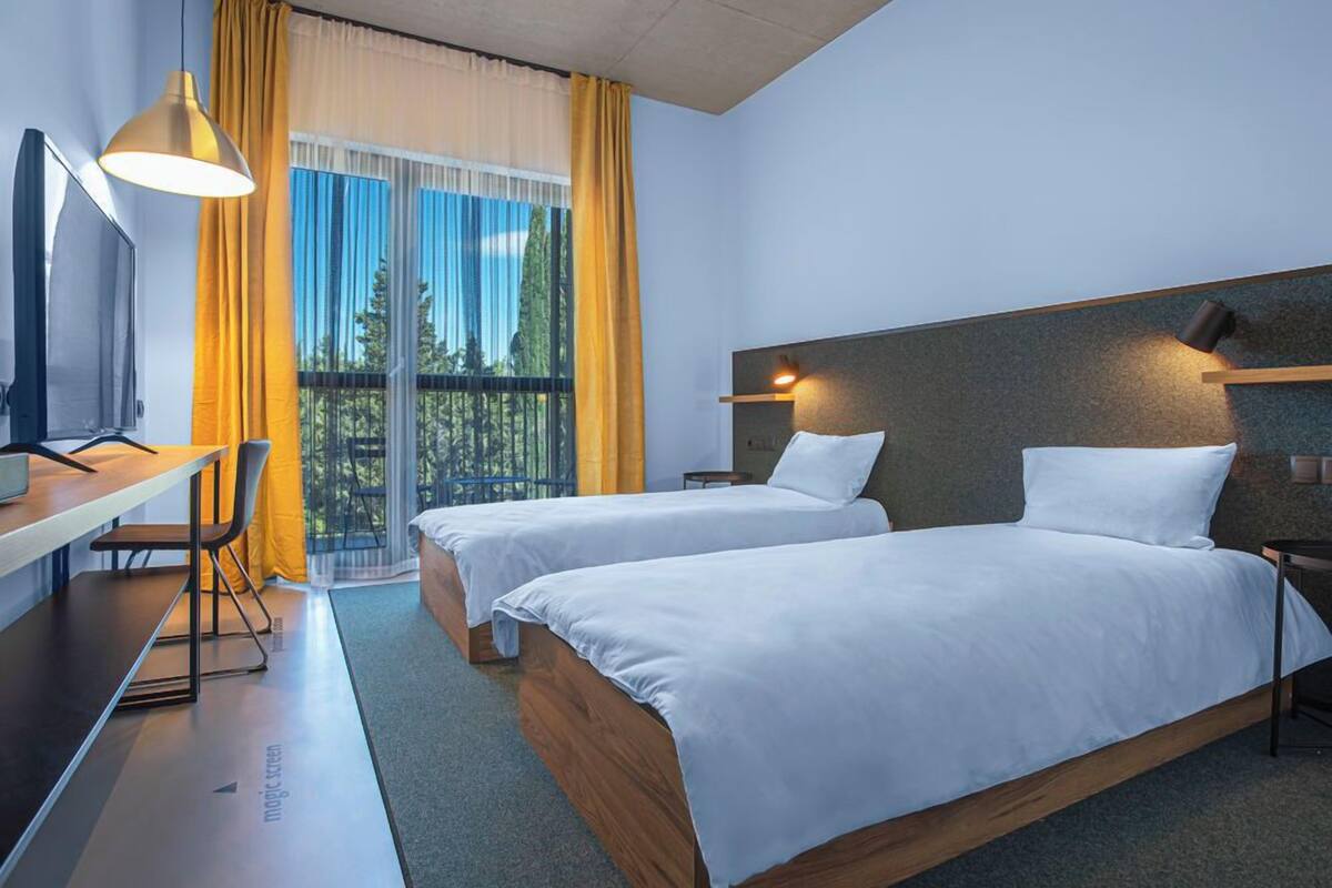 Superior-værelse med 2 enkeltsenge | 1 soveværelse, individuelt design, skrivebord