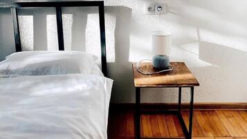 1 bedroom, individually decorated, desk, laptop workspace