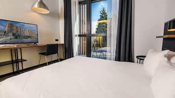 Superior Double Room | 1 bedroom, individually decorated, desk, laptop workspace