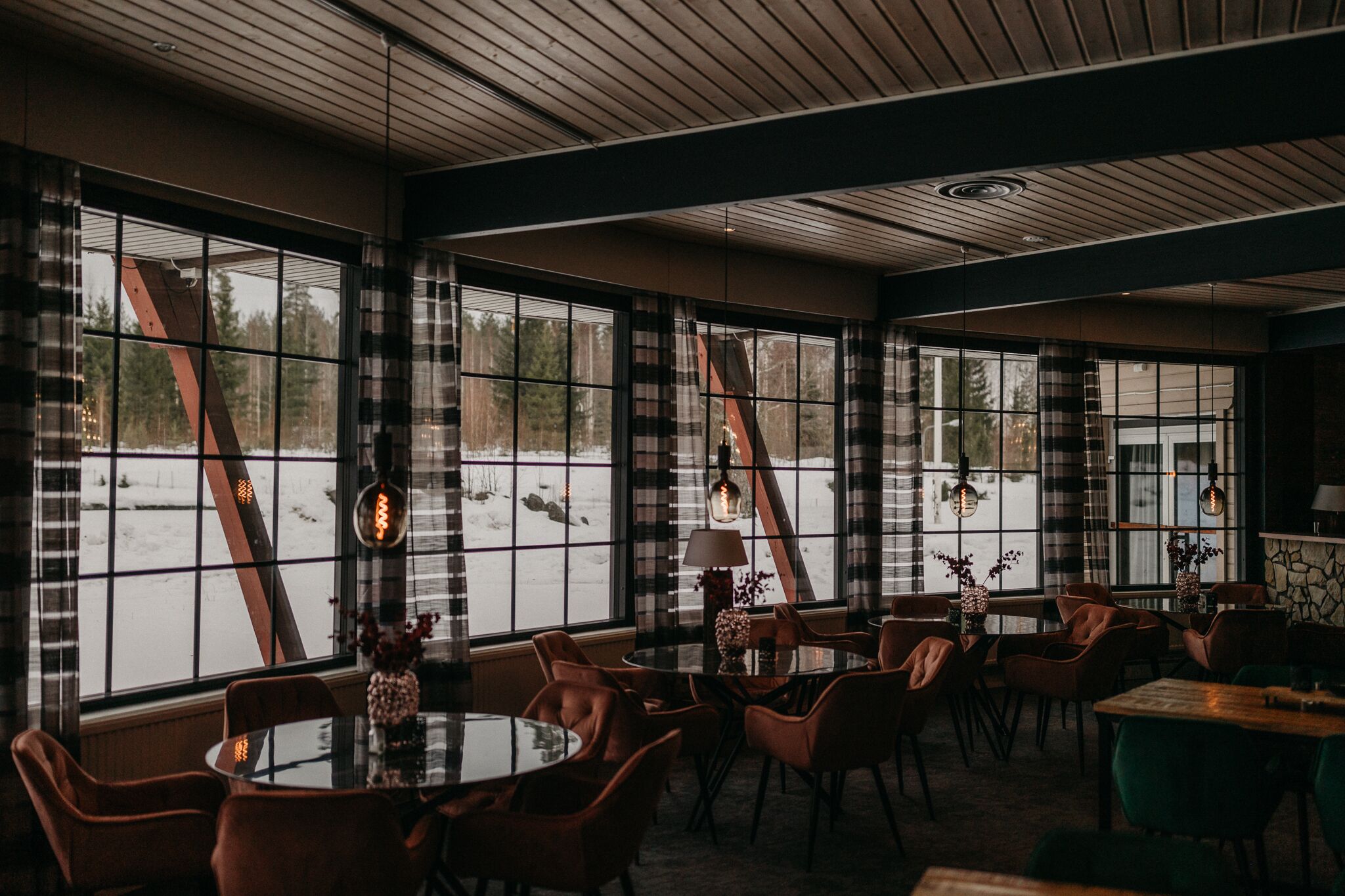 2 restauranter, frokost, lunsj og middag serveres, skandinaviske retter