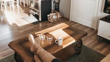 Cottage (Aurora 4+2) | Ruang keluarga | TV