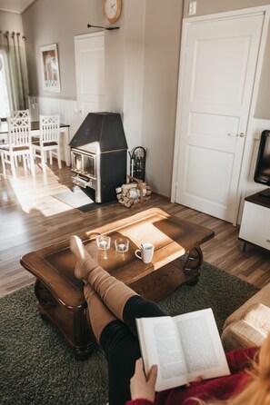 Stuga (Aurora 4+2) | Vardagsrum | Tv