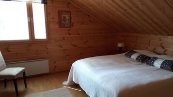 Cottage (Iso-Aurora) | Iron/ironing board