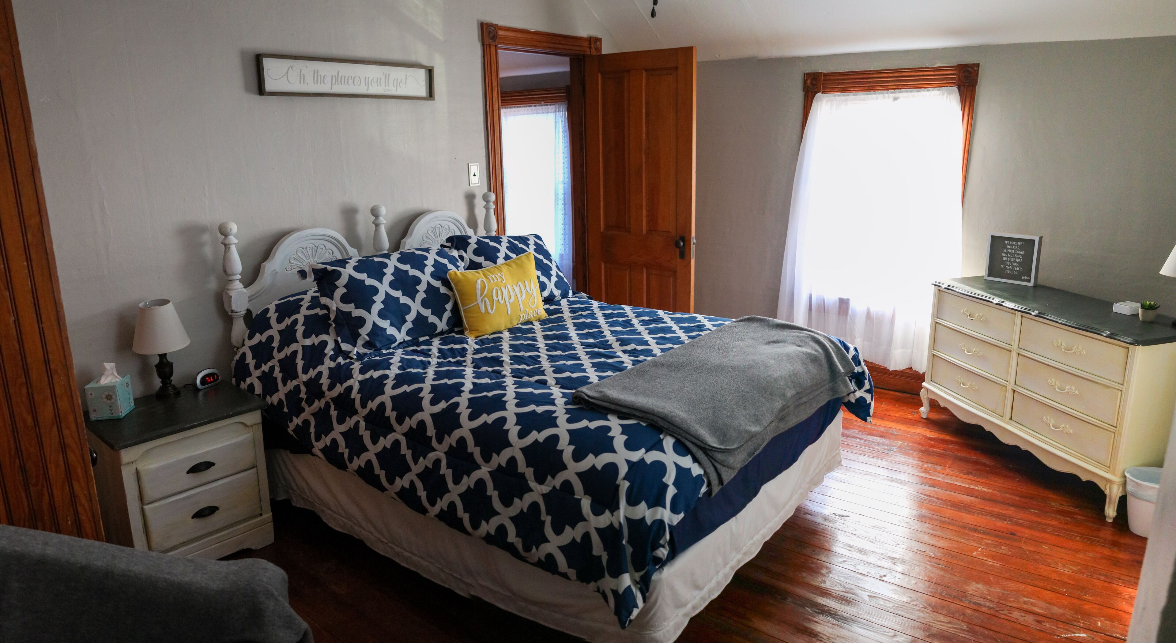 6 bedrooms, desk, iron/ironing board, WiFi (free)