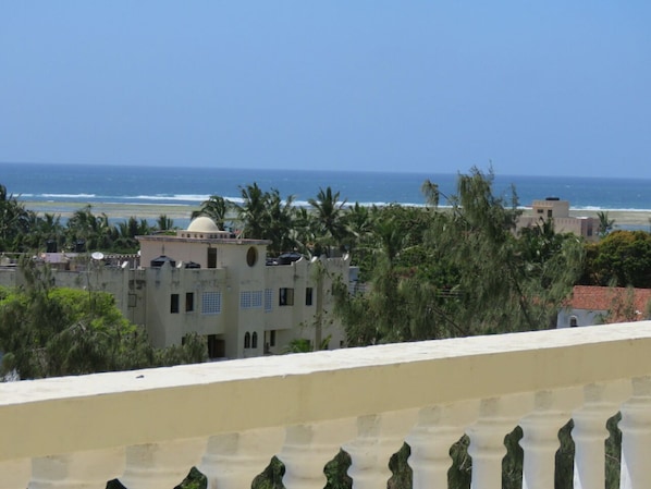 Property grounds - offering 3 bedroom fully furnished apartment at Mombasa Diani beach . (Mombasa)