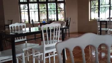 Breakfast, lunch, dinner served; local and international cuisine