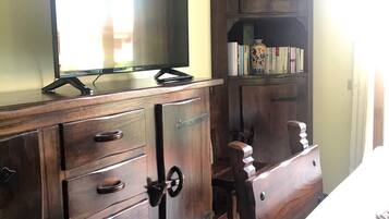 Apartment, 2 Bedrooms | In-room dining