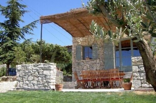 Stone barn 360 ° view of the Luberon and the Vaucluse mountains