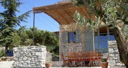 Stone barn 360 ° view of the Luberon and the Vaucluse mountains
