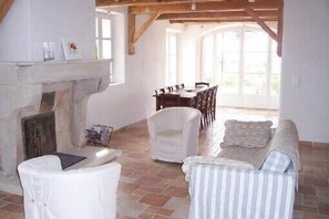 TV, fireplace, DVD player, stereo