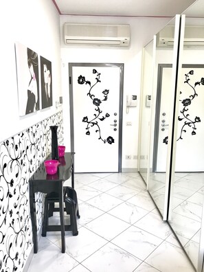 Apartment | In-room dining - Sarpi Apartment (Milan)