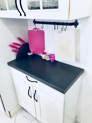 Apartment | Private kitchen | Fridge, microwave, oven, stovetop - Sarpi Apartment (Milan)