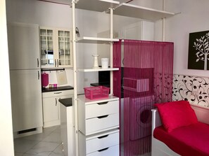 Refrigerador, microondas, horno, placa de cocina