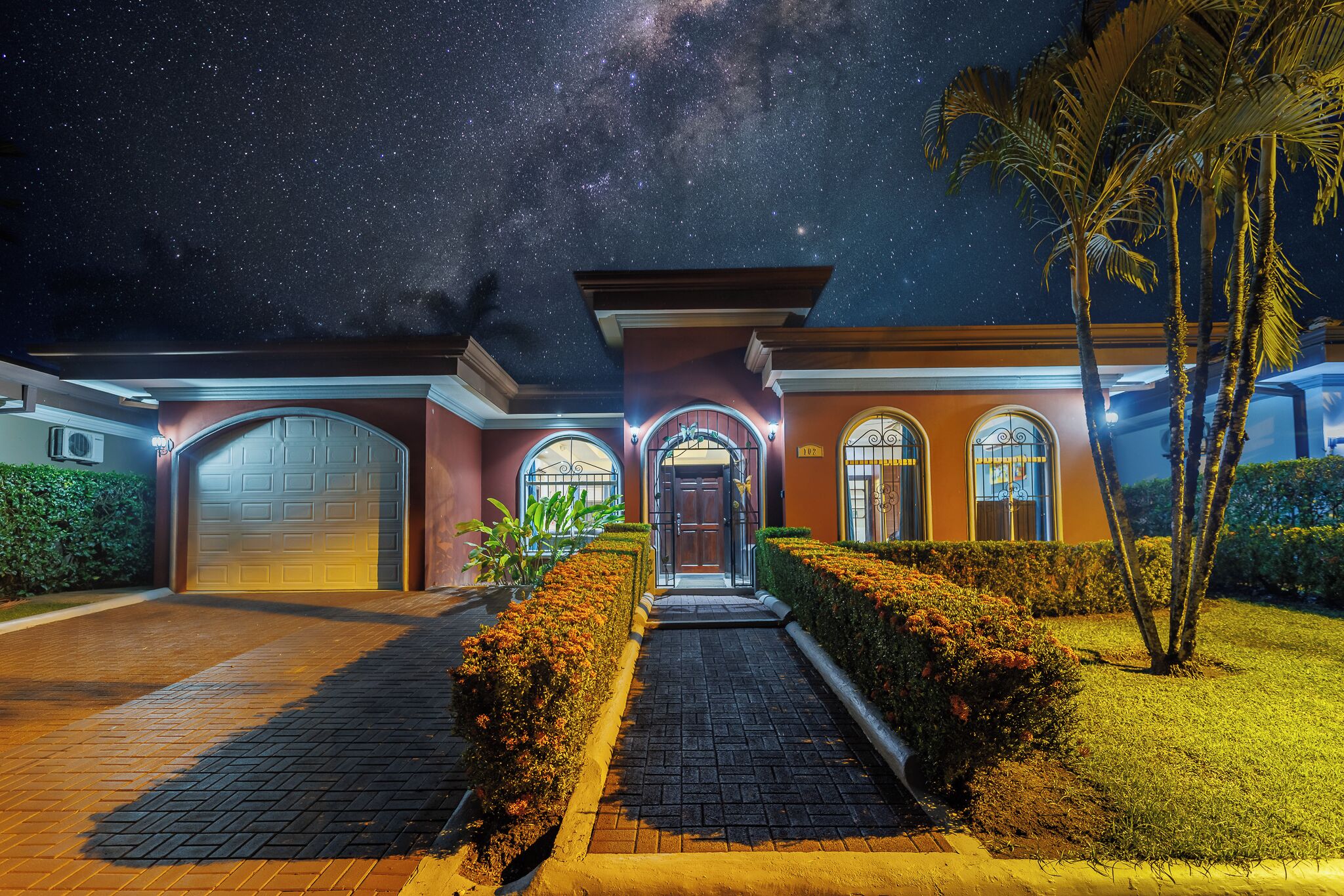 المنشأة من الخارج