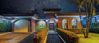 Casa Oasis - Beachside home with Private Pool