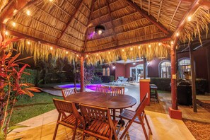 Outdoor dining - Casa Oasis - Beachside home with Private Pool (Bejuco)