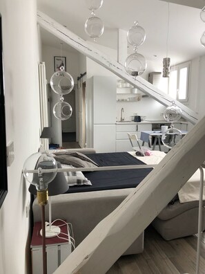 Loft, 1 Schlafzimmer | Wohnbereich | Flachbildfernseher