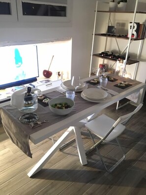 Loft, 1 Schlafzimmer | Essbereich im Zimmer