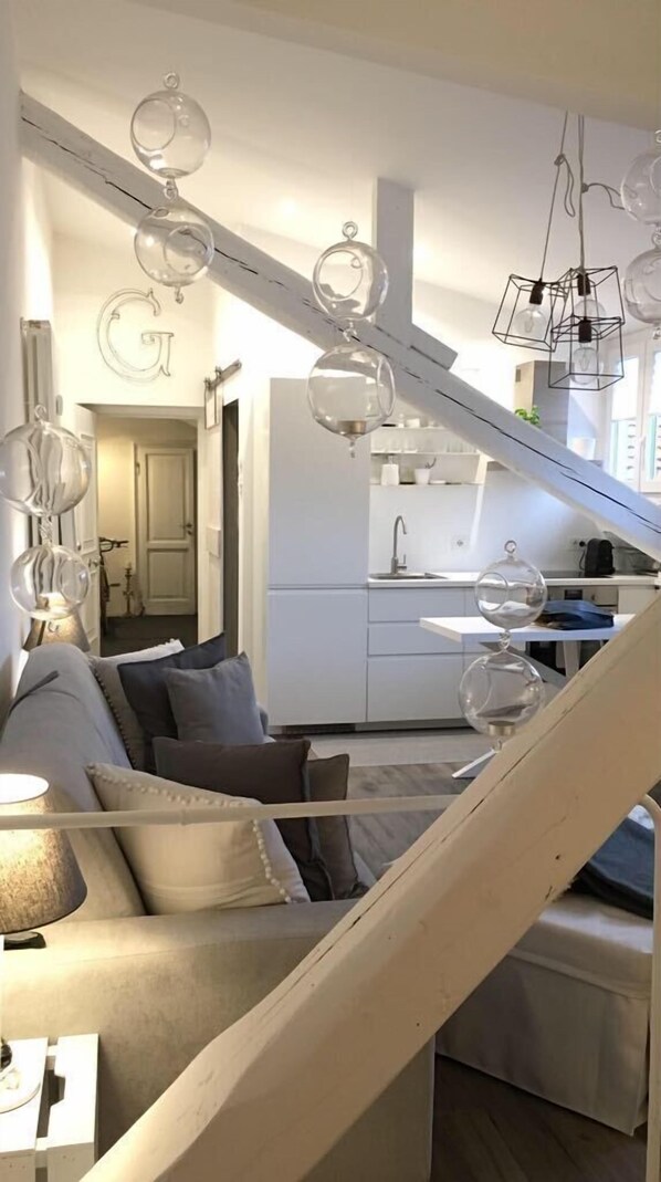 Loft, 1 Schlafzimmer | Wohnbereich | Flachbildfernseher