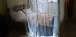 Escrivaninha, quartos à prova de som, roupa de cama