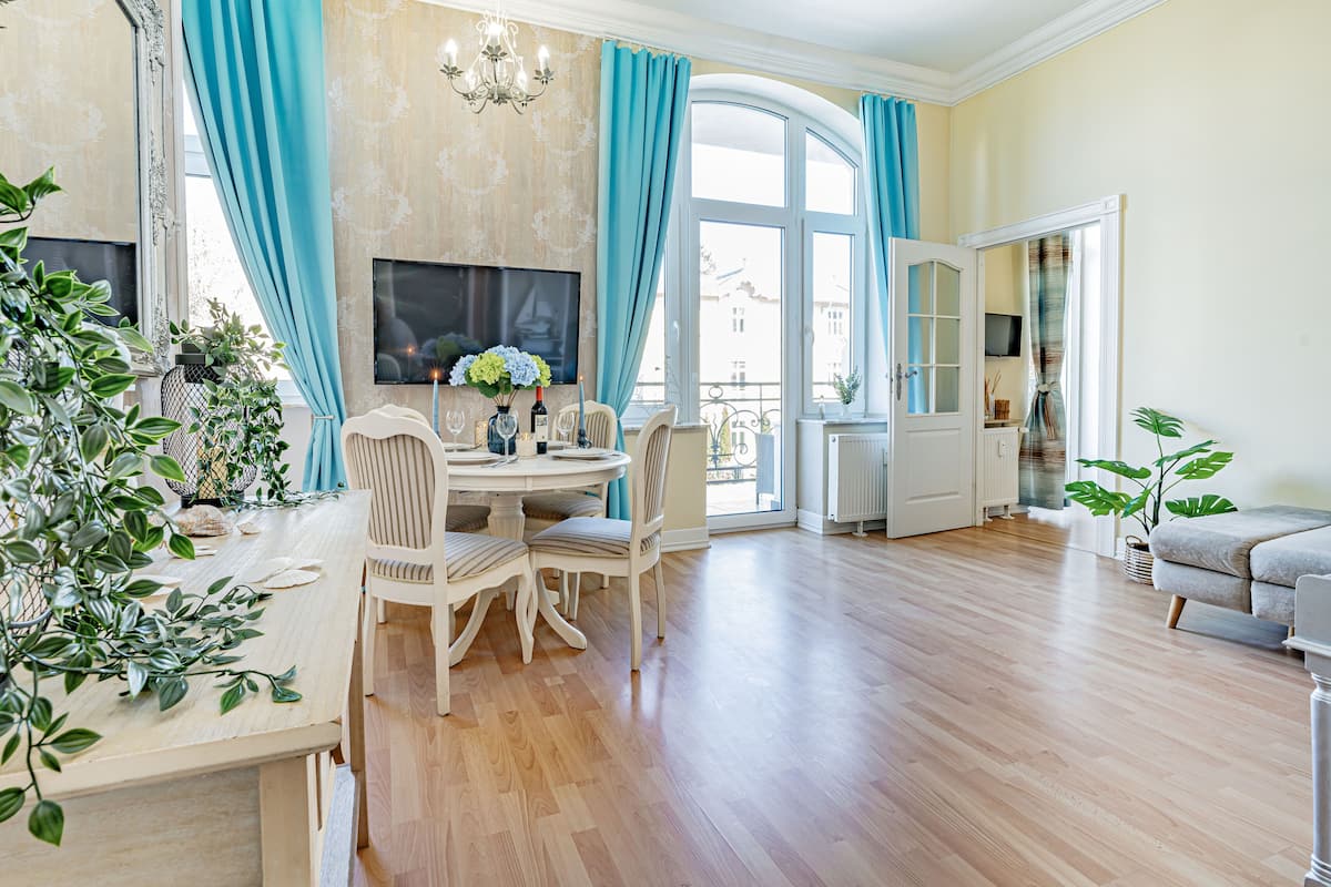 Deluxe Apartment | 1 bedroom, down comforters, blackout drapes, iron/ironing board