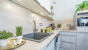 Ảnh chưa phân loại, 5 trong số 87 ảnh, nút