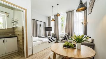 Deluxe Apartment | Down duvets, blackout curtains, iron/ironing board, free WiFi