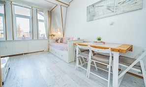 Comfort Studio Suite | Down comforters, blackout drapes, iron/ironing board, free WiFi