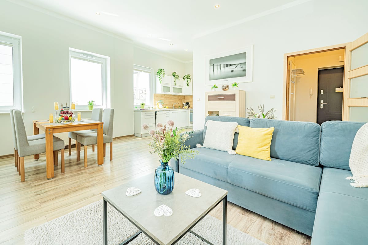 Comfort Apartment | 1 bedroom, down comforters, blackout drapes, iron/ironing board