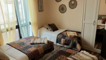 4 slaapkamers, een strijkplank/strijkijzer, gratis wifi, beddengoed