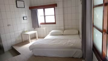 Double Room, Shared Bathroom | Free WiFi, bed sheets