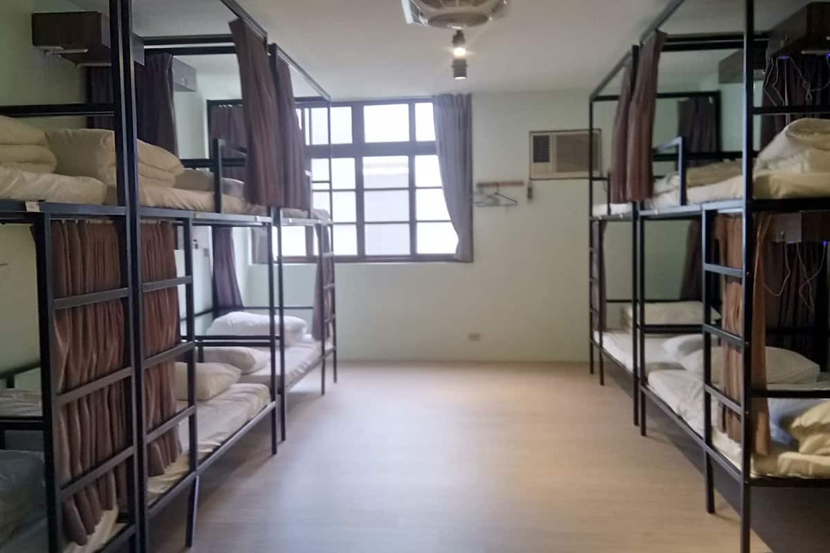 Comfort Shared Dormitory, Mixed Dorm, Private Bathroom (10 Beds) | Free WiFi, bed sheets