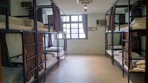 Dormitori compartit Comfort, dormitori mixt, bany privat (10 Beds) | Wifi gratuïta i roba de llit 