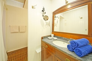 Apartment, 2 Schlafzimmer | Badezimmer | Dusche, Haartrockner, Bidet, Handtücher