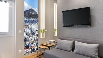 Luxury Suite | Living area | Flat-screen TV