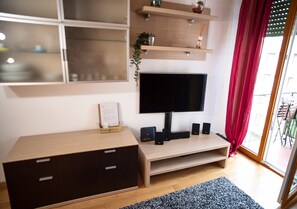 Apartment, 1 Schlafzimmer | Wohnbereich | Flachbildfernseher