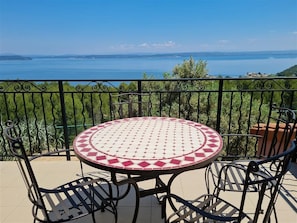 Terrace/patio - Appart'hotel Résidence La Provence (Saint-Mitre-les-Remparts)