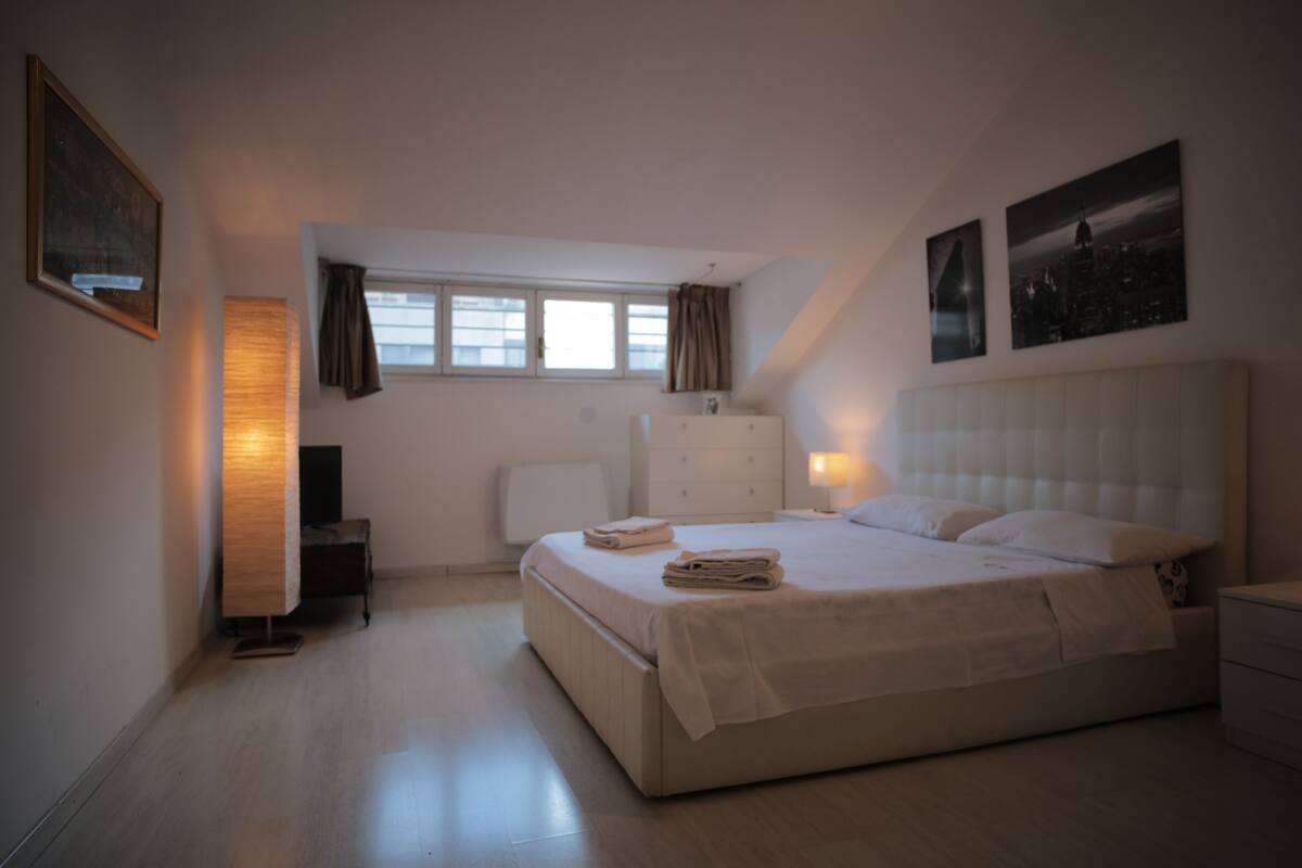 Apartment, 2 Bedrooms | Individually decorated, individually furnished, iron/ironing board