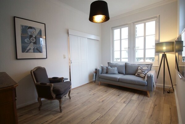Apartment Vincent | Salle de séjour | Télévision à écran plat