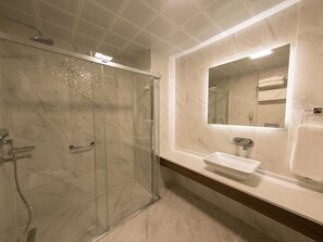 Regadera, regadera tipo lluvia, amenidades de baño gratuitas