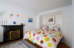 Internet, bed sheets - Romantic Studio with magnificent View of Lago Maggiore & Alps (Ronco sopra Ascona)