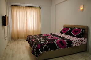 Standard Studio Suite, 1 Double Bed, Smoking, Sea View | Free WiFi