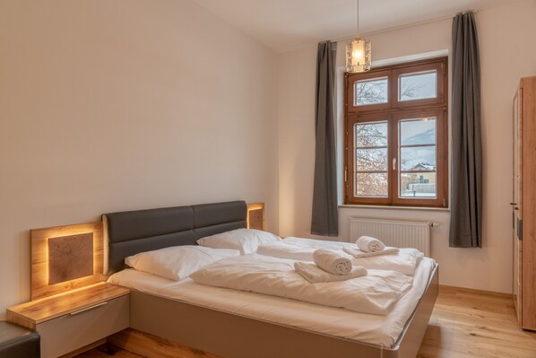 1 habitación, tabla de planchar con plancha, wifi gratis y ropa de cama