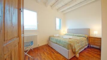 1 chambre, fer et planche Ă repasser, Wi-Fi gratuit, draps fournis