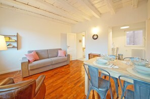 Apartment, 1 Bedroom | Living area