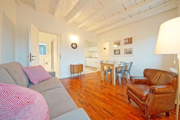 Apartment, 1 Bedroom | Living area