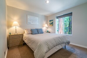3 bedrooms, desk, iron/ironing board, free WiFi