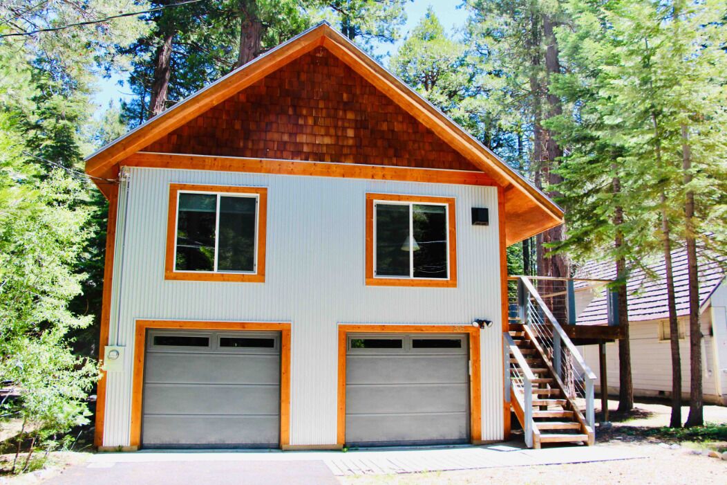 Modern West Shore Chalet - Walk to the Beach
