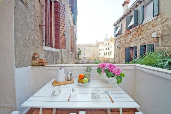 Appartamento, 1 camera da letto | Balcone