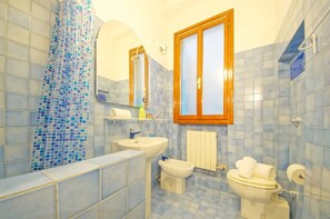Appartamento, 1 camera da letto | Bagno | Doccia, soffione a pioggia, asciugacapelli, bidet